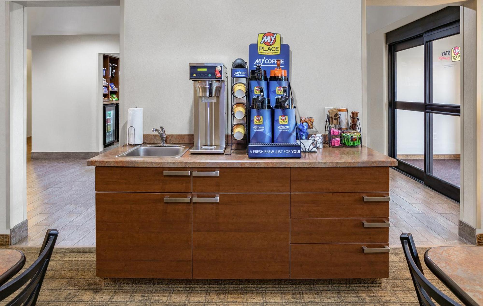 My Place Hotel-Jamestown, Nd Екстериор снимка